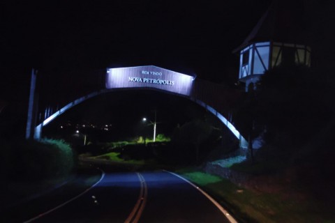 Pórtico de Nova Petrópolis recebe melhorias e volta a ter iluminação
