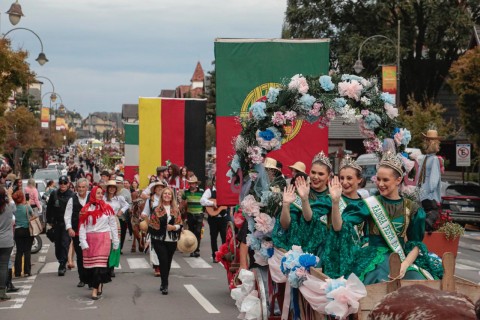 Desfile de Carretas da 34ª Festa da Colônia ocorre neste sábado 10