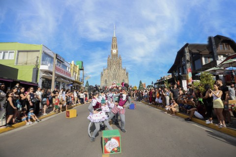 Desfile de Natal tem última apresentação neste sábado em Canela
