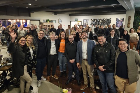 Marcel van Hattem defende união da direita durante encontros políticos na Serra Gaúcha