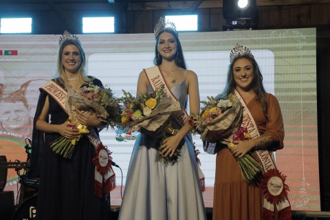 Erika Barbacovi, da Linha Bonita, é eleita Rainha da Festa da Colônia de Gramado