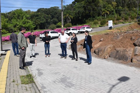 Administração Municipal de Nova Petrópolis vistoria pavimentação concluída na Linha Imperial