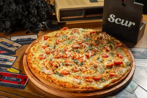 Semana Anos 80 movimenta Scur Pizzaria em Gramado