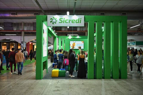 Sicredi Pioneira participa da Mostratec com estande interativo e programas voltados à educação